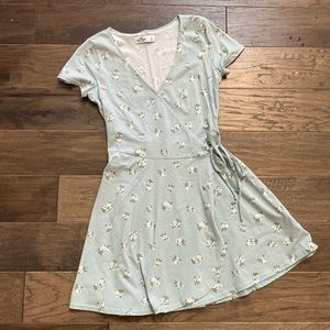 Hollister Women’s Bluish Green Floral Print Wrap Dress Size Small EUC